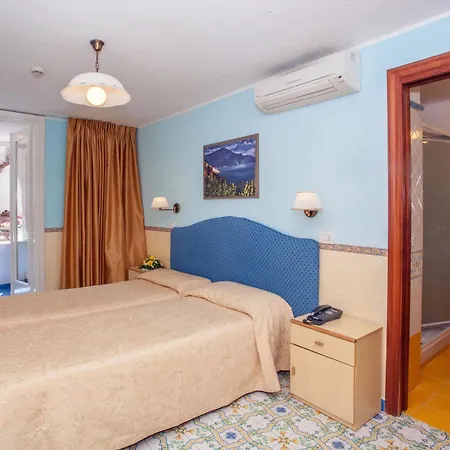 Hotel Amalfi 3*