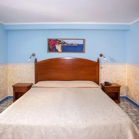 Hotell Hotel Amalfi 3*