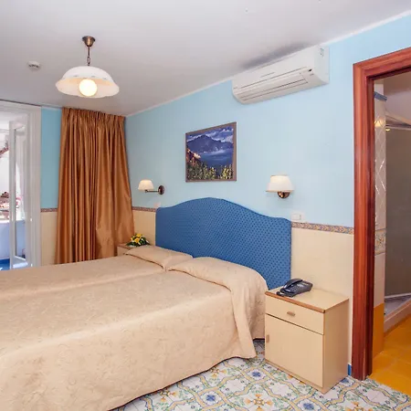 Hotell Hotel Amalfi 3*