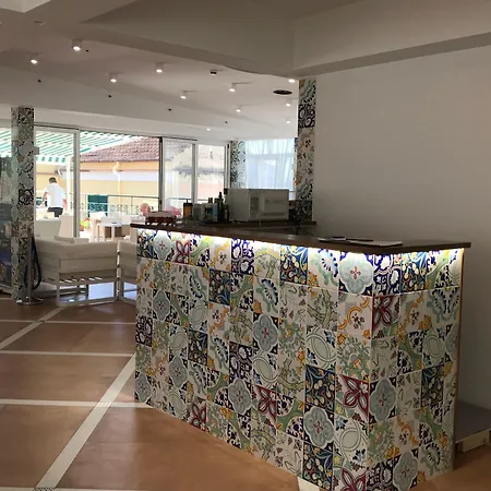 Hotel Amalfi Hotell 3*