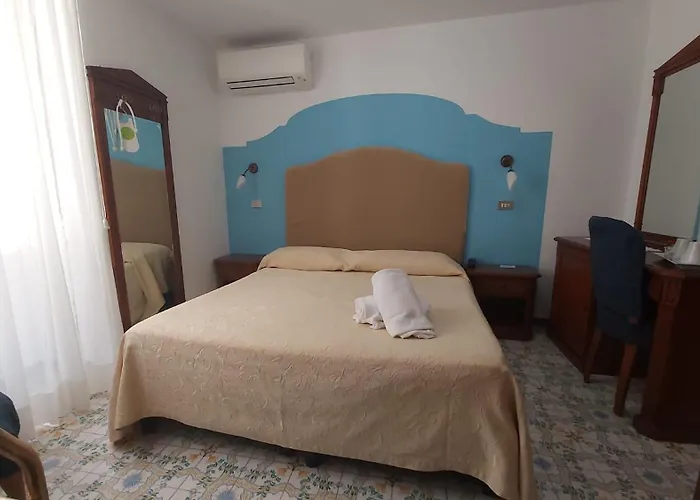 Hotel Amalfi 3* אמאלפי