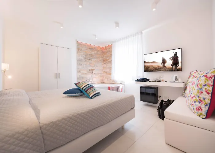 מלון Hotel Amalfi 3*