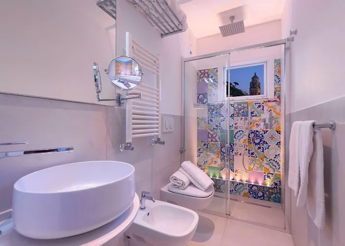 מלון Hotel Amalfi 3*