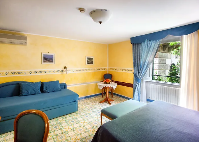 מלון Hotel Amalfi