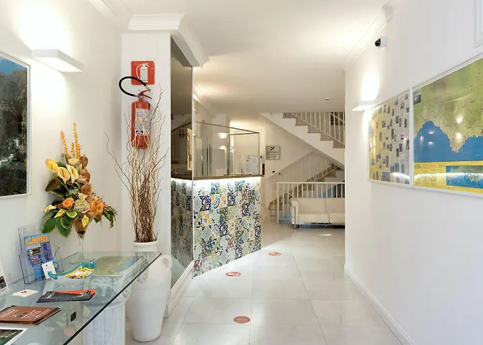 מלון Hotel Amalfi 3*